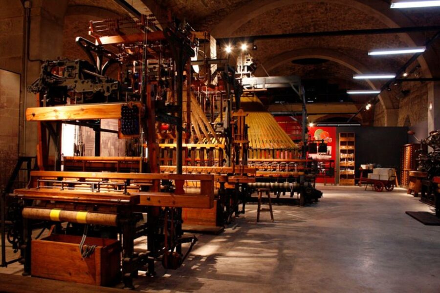 Manresa: Manresa Water and Textile Museum - Permanent Exhibitions: Water and Textile Evolution