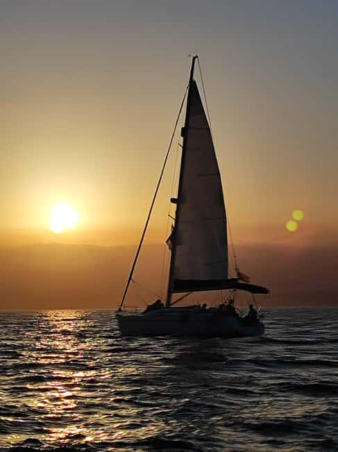 Marbella: sunsent Private tour with drink and snack ,2 hour - Starting Point at Puerto de la Bajadilla de Marbella