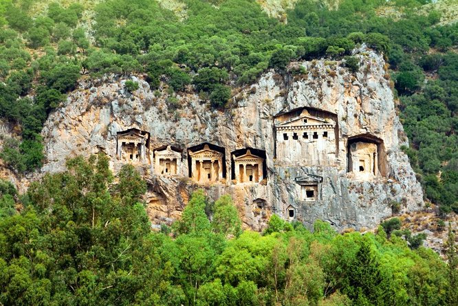 Marmaris Dalyan Tour By Boat With Famous Mud Baths & King Tombs - Unique Features of the Boat and Onboard Amenities