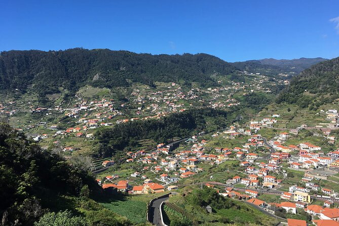 Maroços - Mimosa Valley Walk - Scenic Walk along the Maroços Levada