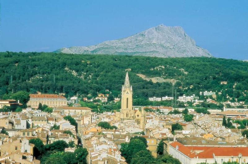 Marseille, Aix-en-Provence & Cassis 7-Hour Tour - Marseilles Notre Dame de la Garde Offers Breathtaking Views