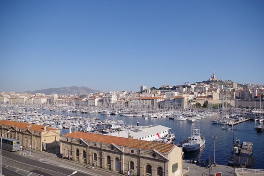Marseille: Day Boat Ride in the Calanques with Wine Tasting - Start Point at Vieux Port in Marseille