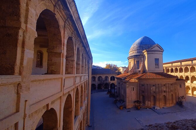 Marseille Guided Tour for 2.5 Hours with a Bilingual Local Guide - Starting point at Cathédrale La Major and first impressions