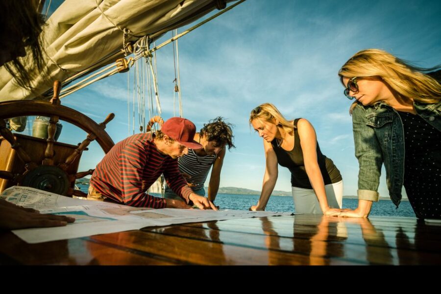 Marseille: Sunset Sailing Cruise with Dinner and Wine - Starting Point at Quai du Port in Marseille