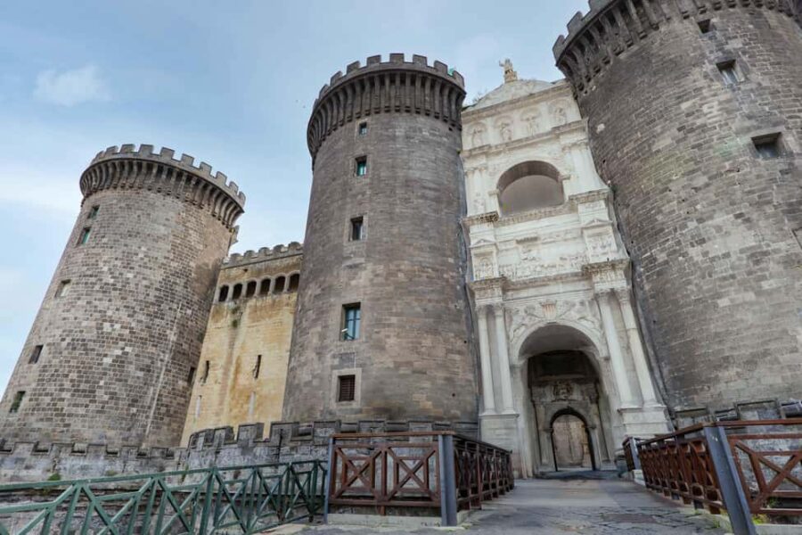 Maschio Angioino Entry Ticket with Smart Digital Guide - The Castle’s Location and Setting