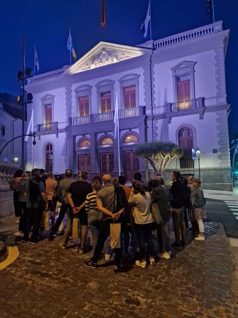 Masonic Santa Cruz Route: History and Symbolism - The Charm and Significance of Plaza de los Patos