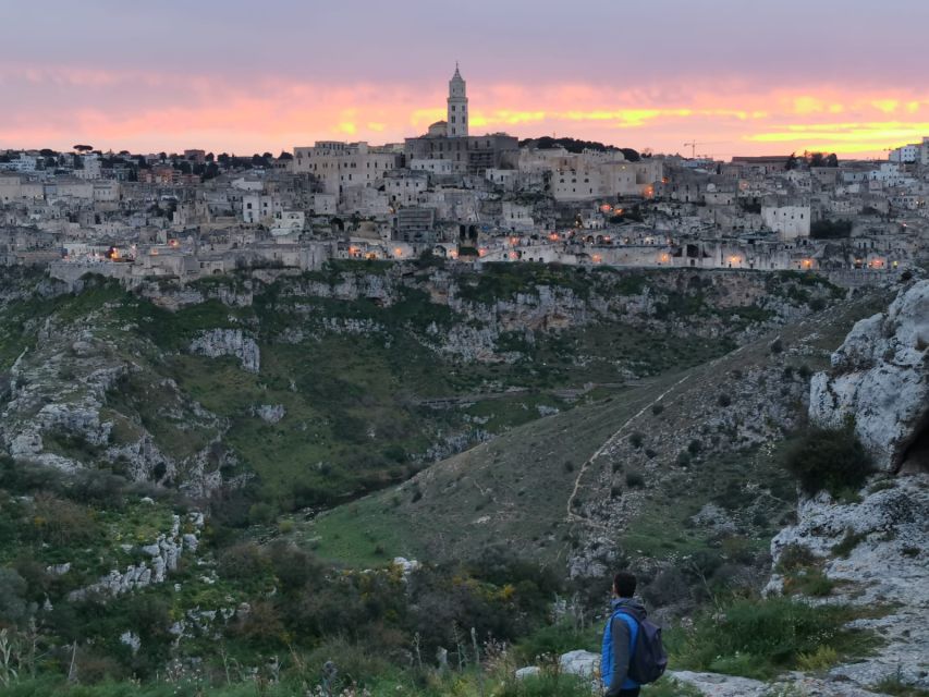 Matera: Hiking tour in the Canyon of the Gravina River - The Trail to the Gravina Stream and Its Steep Descent