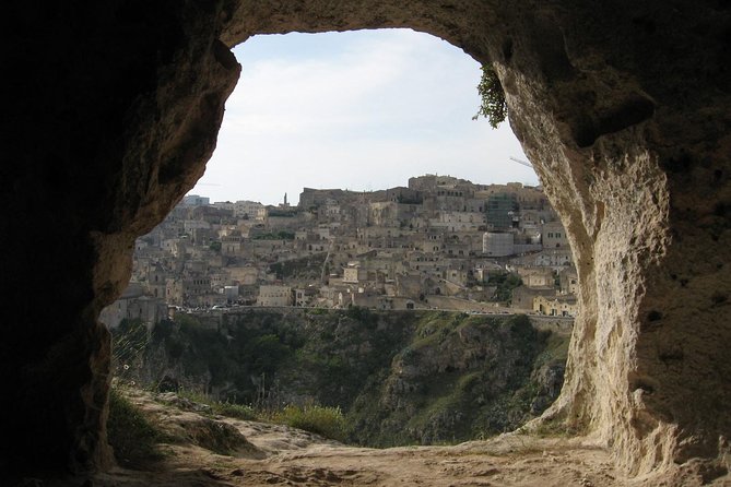 Matera Sassi 2 hours Private Tour - Highlights of the Tour: Iconic Sassi Neighborhoods