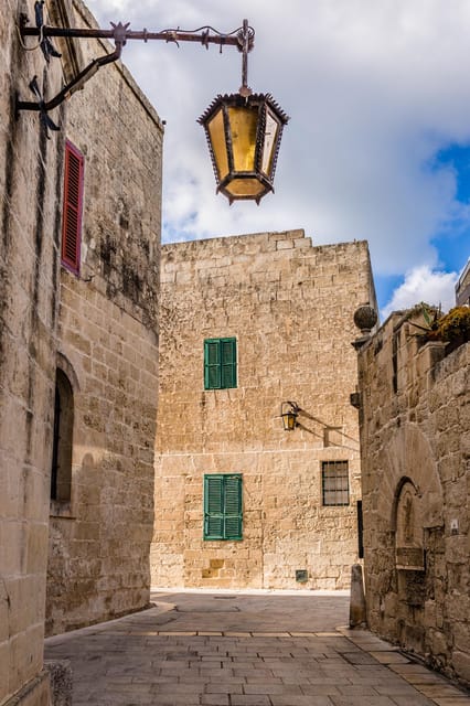 Mdina at Sunset: Small Group Tour of the Ancient city - Walking Through Greeks Gate to Experience the City’s Hidden Corners