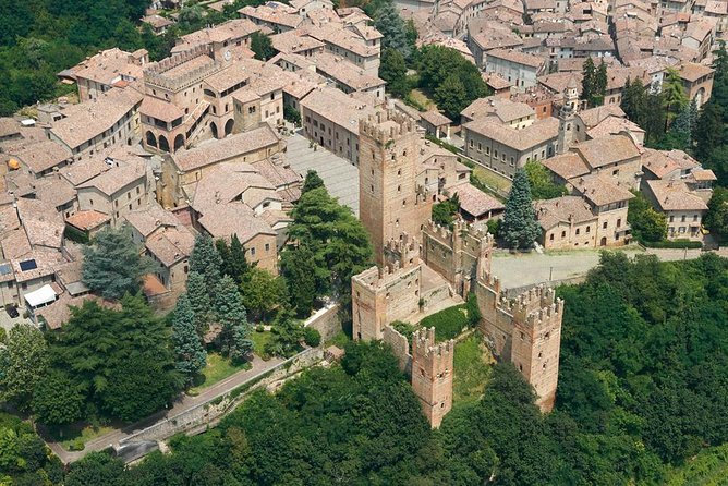Medieval villages tour & Cremona Stradivari's town, from Milan - From the Walled Towns to the Castles of Lombardy and Emilia-Romagna