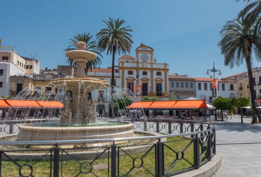 Merida: City Highlights Walking Tour - Starting at Puerta de la Villa: The Citys Ancient Gateway