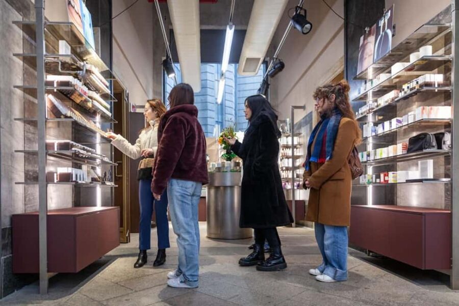 Milan: Fashion and Beauty Walking Tour With Expert Designer - Teatro alla Scala and Milanese Culture