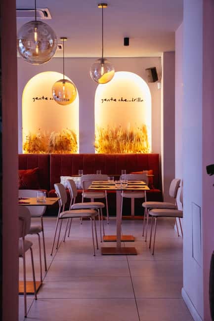 Milan: Italian Seafood Experience with Welcome Wine - Gente che Milano: A Contemporary Setting for Seafood Dining