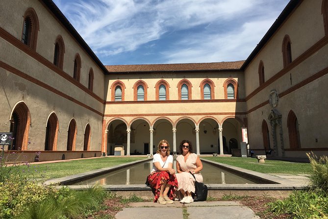 Milan Must-See Sites Guided Tour with Skip-the Line Tickets to Duomo & Cathedral - Walking Along Via Dante to the Duomo