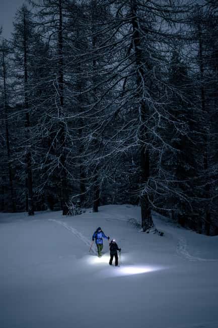 Milky Way: night snowshoe hike with a typical dinner in a mountain hut - From Sunset to Nightfall: The Route Through Thures Valley