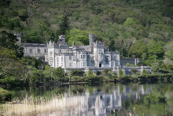 Minibus hire galway Ireland - Exploring the Cliffs of Moher: Toplandmark and Visitor Center