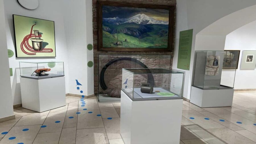 MKFrankfurt family tour - media history...told through art - Discover the Unique Artifacts: Dalí’s Lobster Phone and More