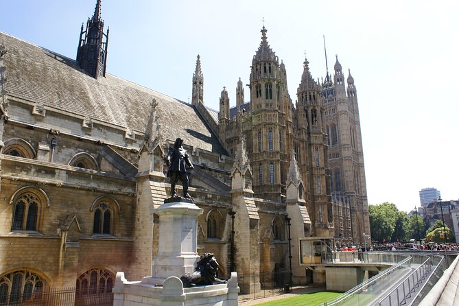 Mob Revenge in Westminster: Self-Guided Crime Puzzle Walk - Starting Point: Westminster Abbey