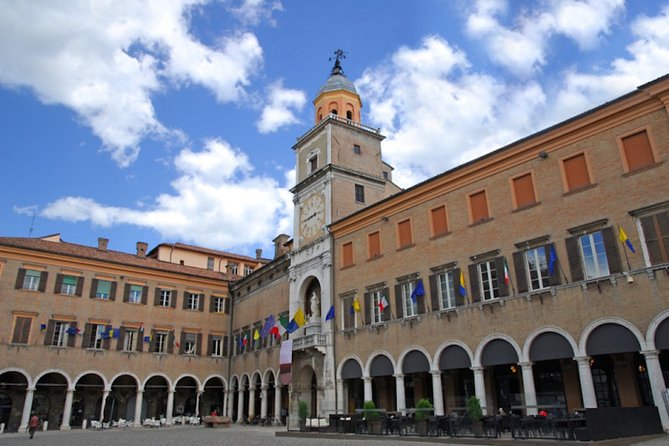 Modena Private Walking Tour - Discovering the Ducal Palace at Piazza Roma