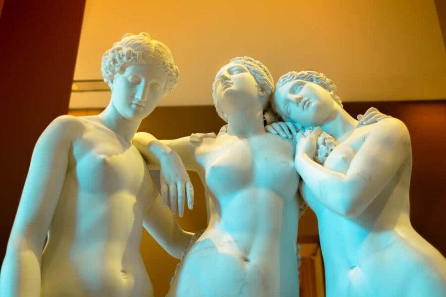 Mona Lisa & Treasures: 6-people Max Louvre Experience - Exploring the Louvre’s Iconic Masterpieces and Hidden Artifacts