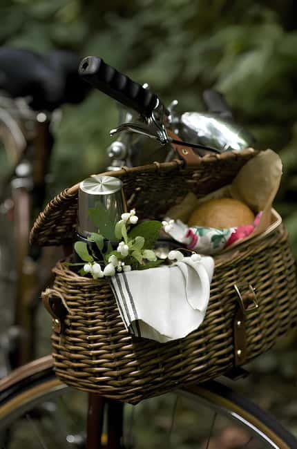 Monforte d'Alba: Picnic & Big Benches - The Unique Experience of the Big Benches Installations