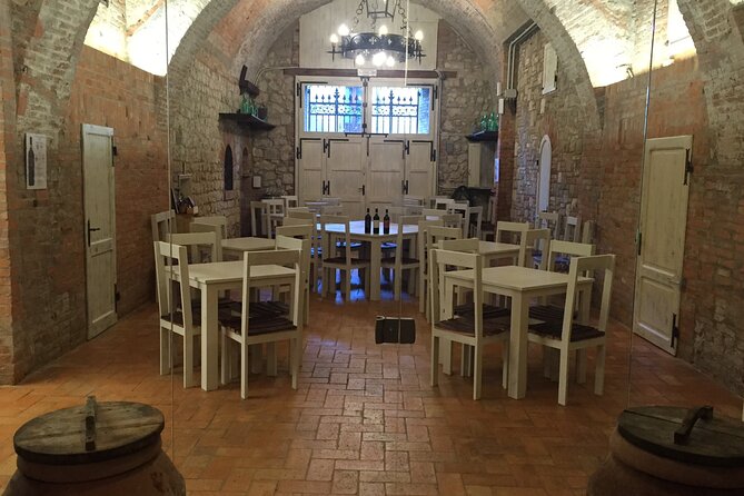 Montepulciano: Winery Tour & Tasting Experience - The Expert Sommeliers Role in the Tasting