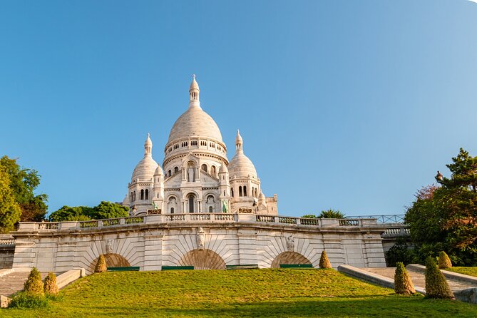 Montmartre Scavenger Hunt and Highlights Self-Guided Tour - Exploring Over 10+ Attractions in Montmartre