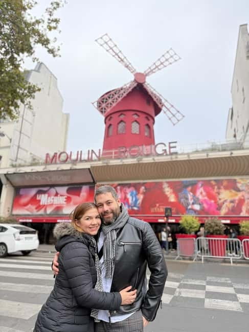 Montmartre: The Bohemian Heart of Paris - Walking Through Montmartre’s Charm and Narrow Streets
