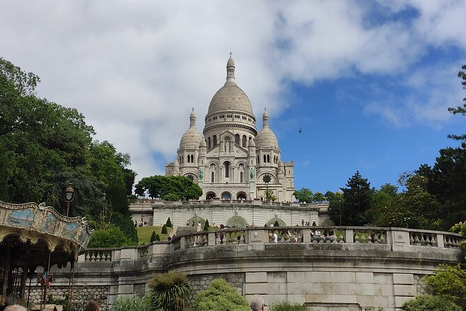 Montmartre Walking Guided Tour - The Photogenic La Petite Maison Rose de Montmartre