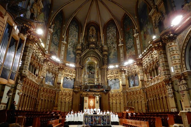 Montserrat Day Trip with Lunch and Wine Tasting from Barcelona - Visiting a Boutique Winery in Penedès