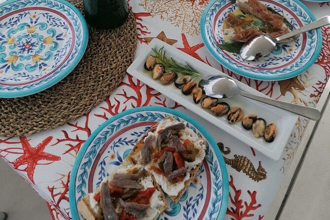 Morning or evening tour with aperitif, lunch or dinner and bathroom breaks - Scenic Stops in Portovenere and the Islands