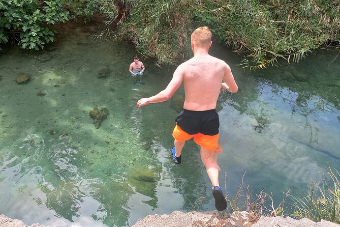 Mountain Hike & Thermal Springs - private full day tour - Visiting the Horizontal Water Jet and Reservoir