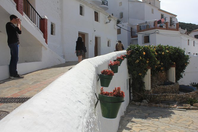 Mudejar Route and White Villages Small-Group Tour with Lunch - Wandering the Narrow Streets of Canillas de Albaida