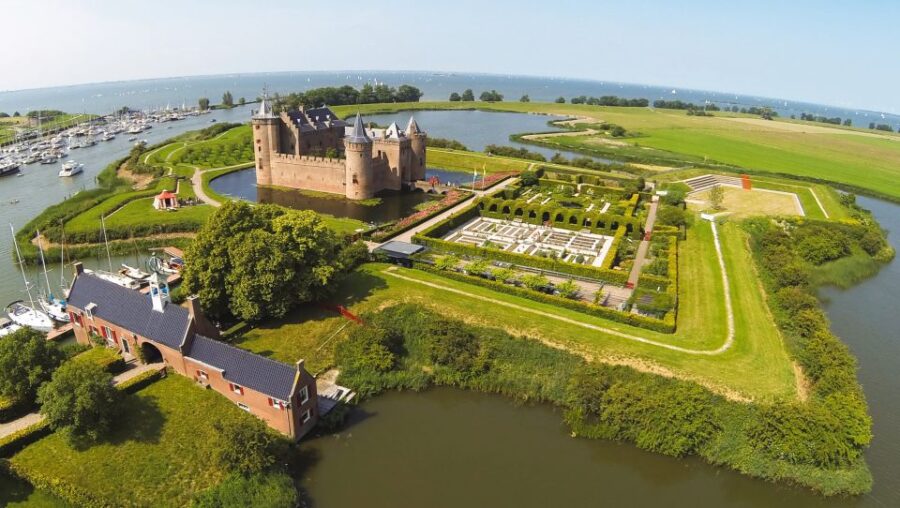 Muiden: Entry Ticket to Muiderslot Castle - Discovering the Beautiful Gardens and Surroundings