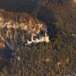 München: Rundflug München, Seen, Schlösser, Alpen abAugsburg - Scenic Views of Munich’s Architectural Landmarks from Above