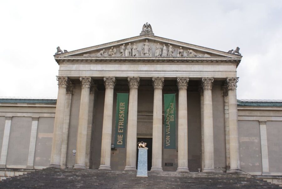 Munich: Nazi History 2-Hour Small Group Walking Tour - Starting Point at Marienplatz and Its Significance