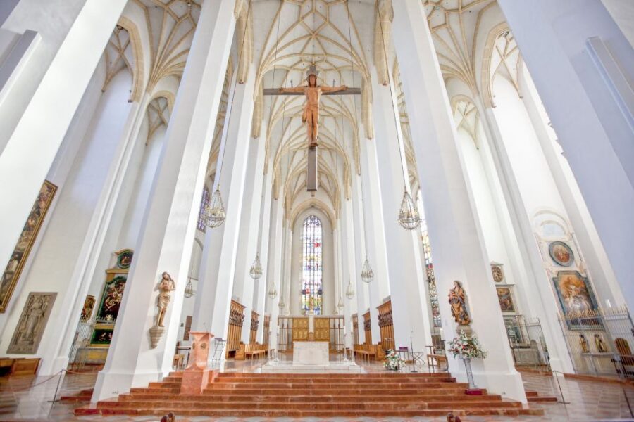 Munich: Old Town & Viktualienmarkt City Walk in German - From Marienplatz to Odeonsplatz: Key Stops Explained