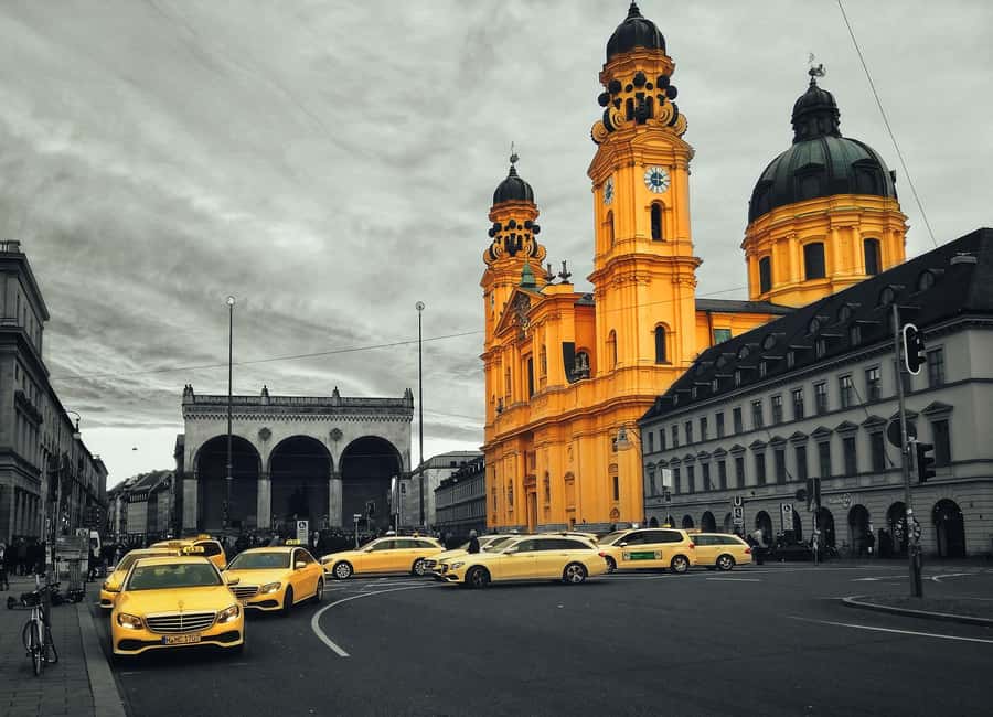 Munich: Romantic Vintage Car Tour! Highlights & Secrets, including a guide - Exploring Munichs Most Beautiful Neighborhoods and Landmarks