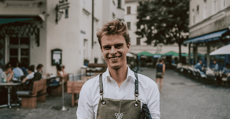 Munich: Romantic Wine Experience for Two at Viktualienmarkt - The Location: Max & Moritz Wine Bar in Viktualienmarkt