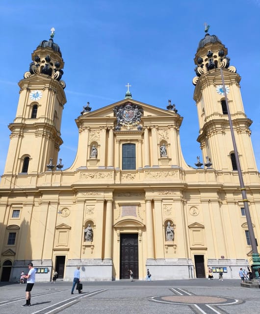Munich: Walking tour of the old town with all your senses - Starting Point at Marienplatz: The Heart of Old Munich