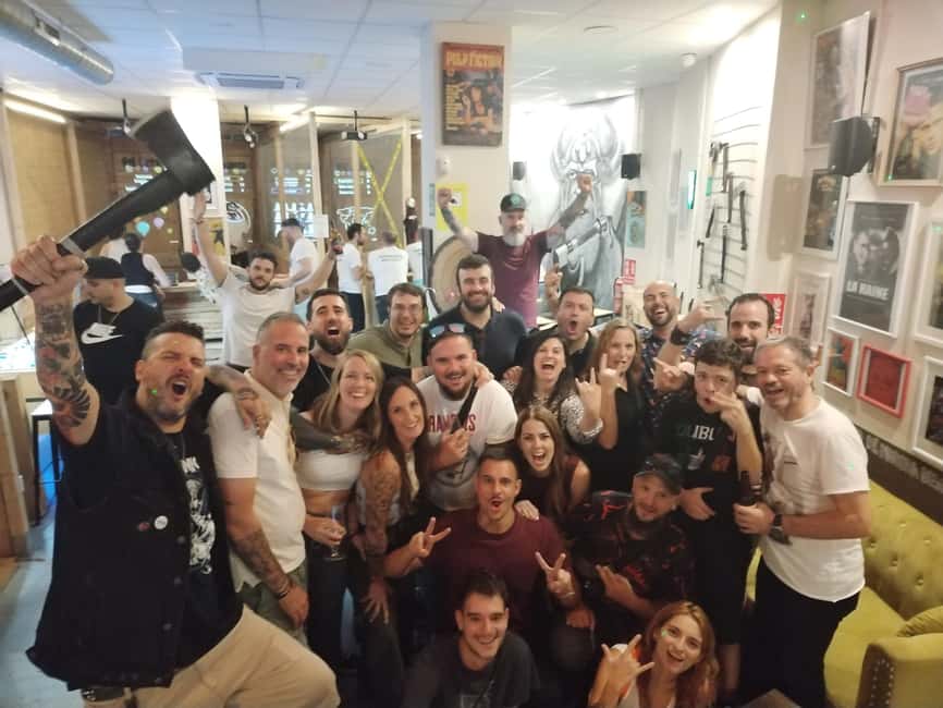 Murcia: 1-hour axe throwing at a rock bar in the center - Practical Information and Accessibility