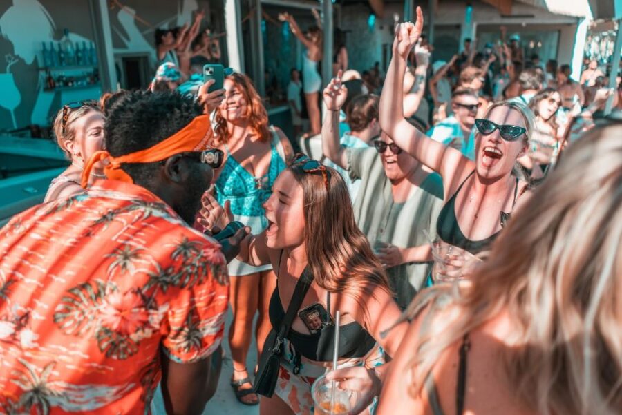 Mykonos: Best Beach Clubs Crawl Day Party - Key Points
