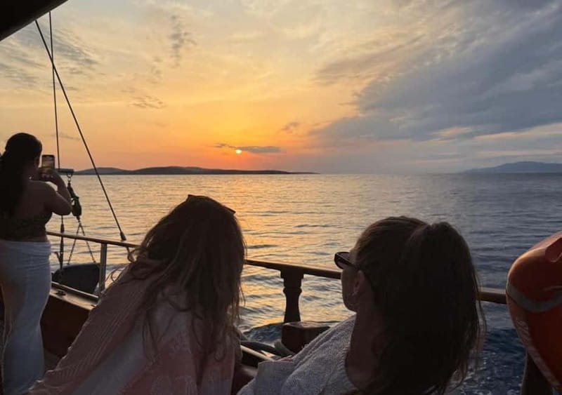 Mykonos: Sunset Boat Cruise with Light Dinner & Drinks - Starting Point at Agios Ioannis Diakoftis Pier