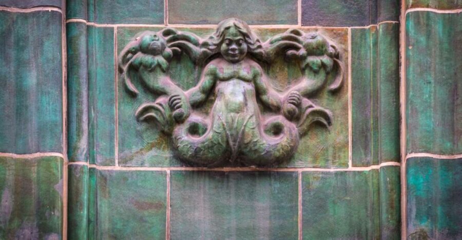 Mystical Hamburg - Walking Tour in German - Unravel Hamburgs Dark Side at the Meeting Point