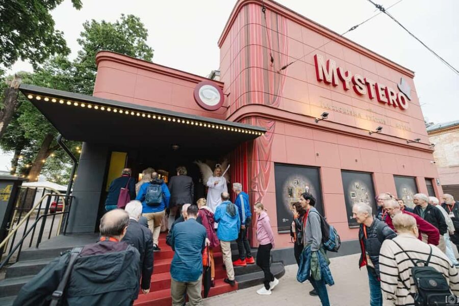 Mystical Riga: A Walk-Around Magic Show - Exploring Riga’s Iconic Landmarks with a Magical Edge