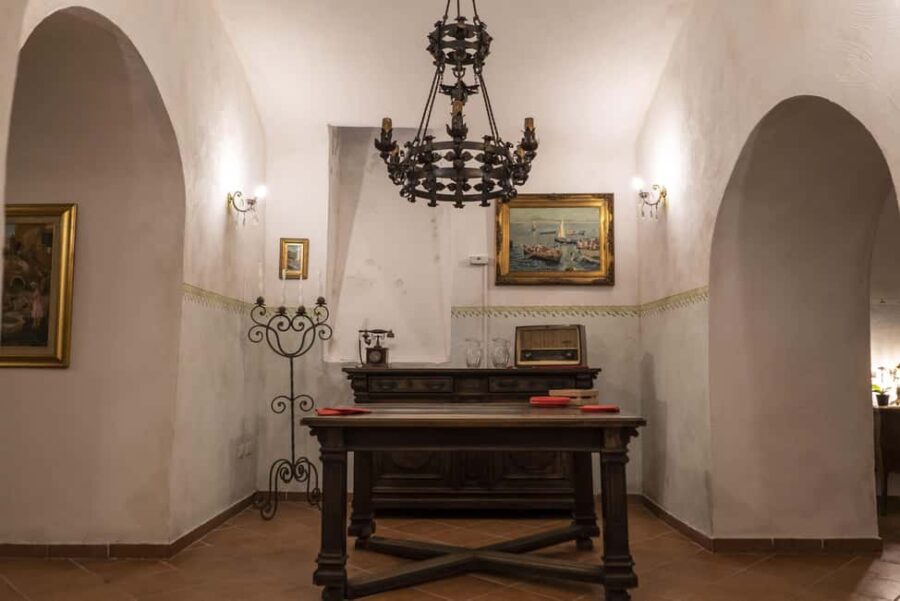 Naples: Cooking Class in Traditional Neapolitan Home - The Location and Meeting Details in Naples’ Historic Center