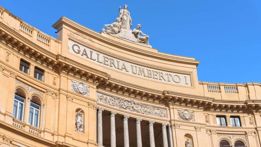 Naples: discover Via Toledo amid history and tradition - The Historic Gambrinus Café: A Cultural Landmark
