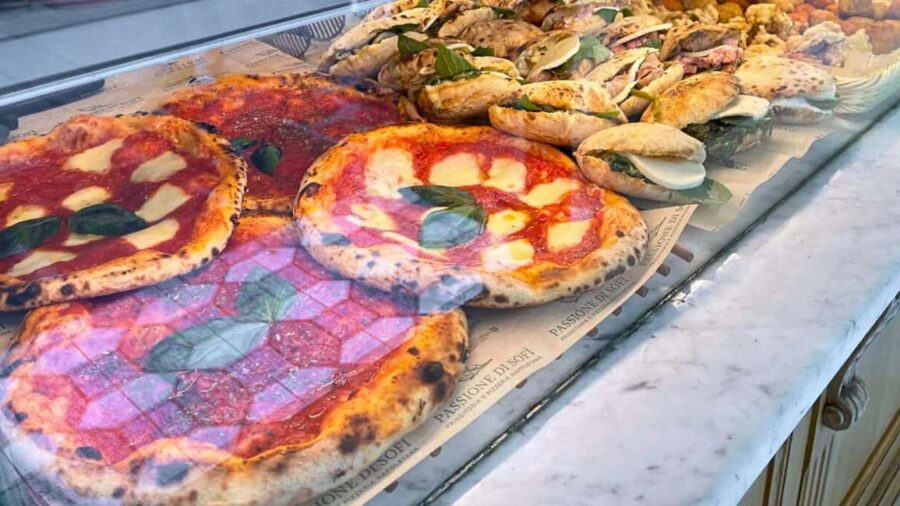 Naples: guided tour of Spaccanapoli and street-food tasting - Exploring Naples Historic Streets and Landmarks