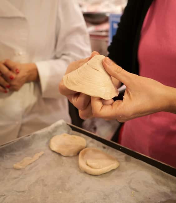 Naples: Sfogliatella Experience with Tasting & Walking Tour - Tasting Three Traditional Sfogliatella Varieties