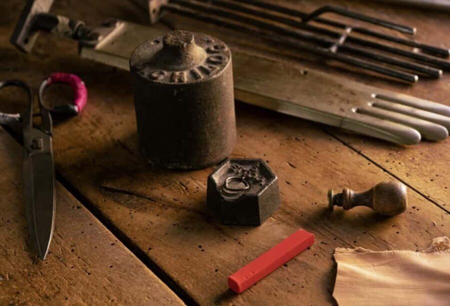 Naples: tour of the Neapolitan Glove Workshop and the art of gloves - Discovering the Art of Leather Cutting and Stitching